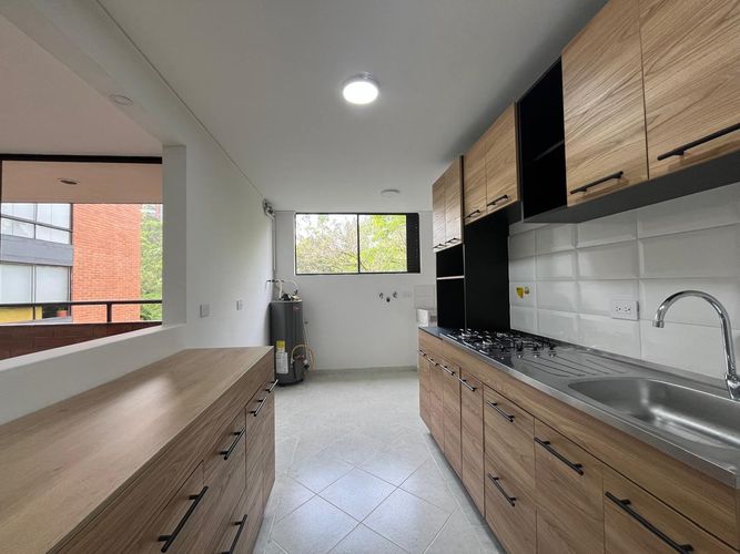 Apartamento de 3 alcobas en arriendo en El Poblado, Medellín, 100 m² · foto 4 de 17