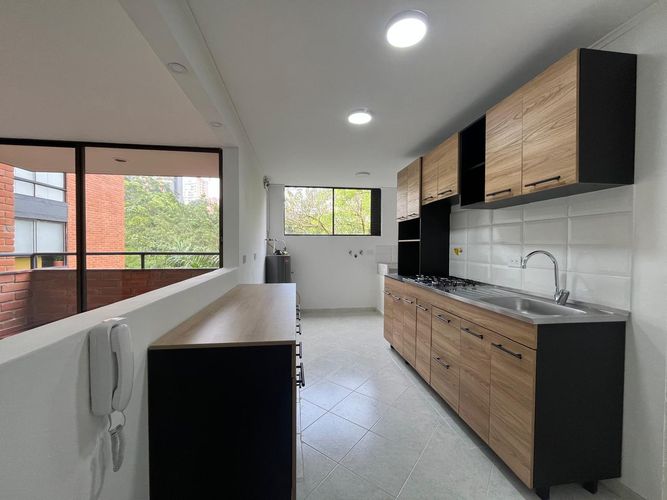Apartamento de 3 alcobas en arriendo en El Poblado, Medellín, 100 m² · foto 3 de 17