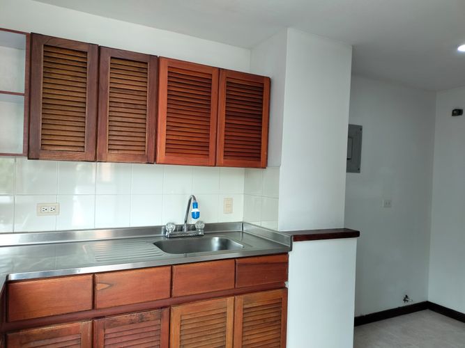 Apartamento de 2 alcobas en arriendo en El Poblado, Medellín, 80 m² · foto 3 de 16