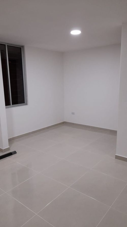 Edificio en venta en El Limonar, Cali, 1200 m² · foto 2 de 24