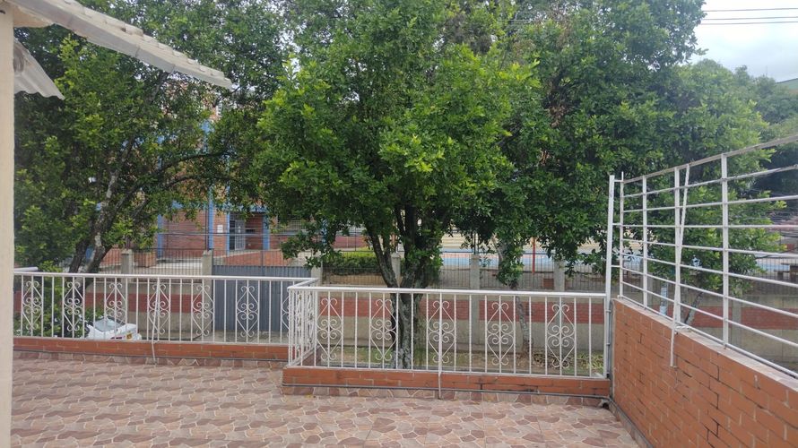 Casa de 5 alcobas en venta en Santa Isabel, Cali, 200 m² · foto 2 de 24