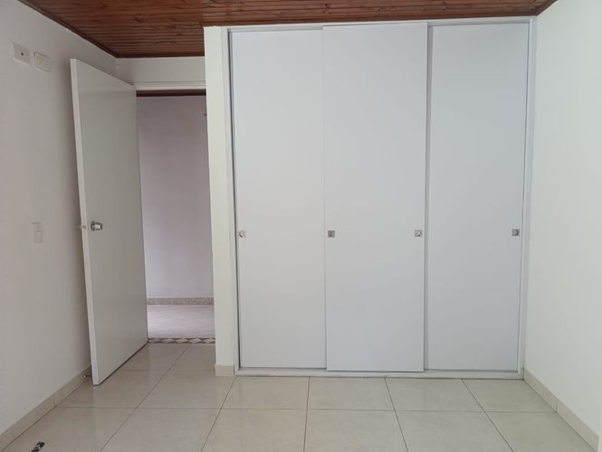 Apartamento de 2 alcobas en arriendo en Los Naranjos, Medellín, 75 m² · foto 12 de 15
