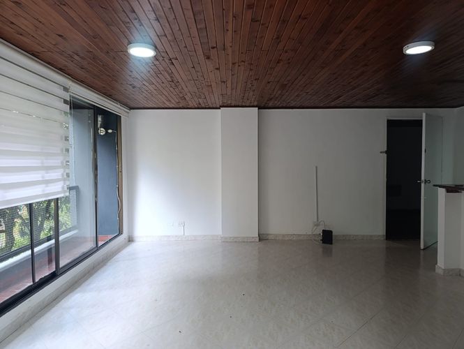 Apartamento de 2 alcobas en arriendo en Los Naranjos, Medellín, 75 m² · foto 3 de 15