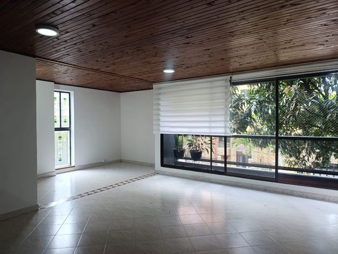 Apartamento de 2 alcobas en arriendo en Los Naranjos, Medellín, 75 m² · foto 2 de 15