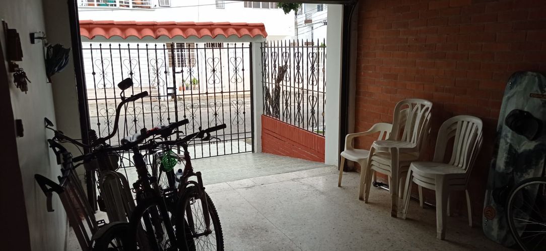 Casa de 5 alcobas en venta en Prados Del Limonar, Cali, 350 m² · foto 2 de 20