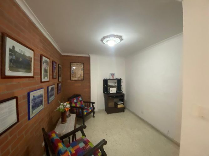 Casa de 5 alcobas en venta en Prados Del Limonar, Cali, 350 m² · foto 3 de 20