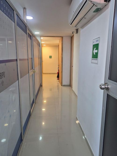 Oficina en venta en Naranjal, Medellín, 208 m² · foto 3 de 11