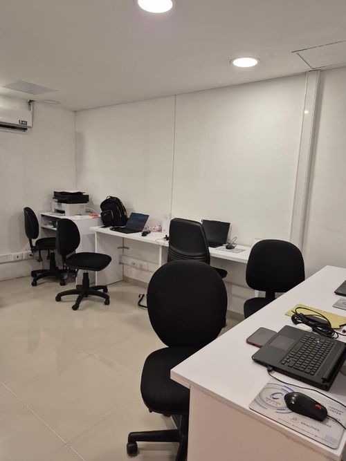 Oficina en venta en Naranjal, Medellín, 208 m² · foto 4 de 11