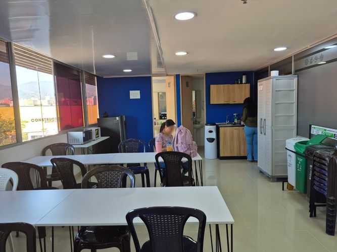 Oficina en venta en Naranjal, Medellín, 208 m² · foto 6 de 11
