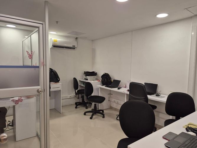Oficina en venta en Naranjal, Medellín, 208 m² · foto 9 de 11