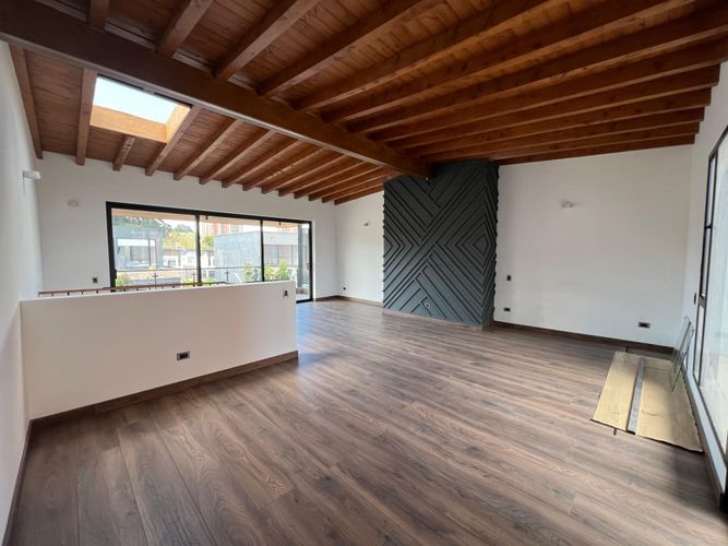 Casa de 4 alcobas en venta en El Diamante, Medellín, 240 m² · foto 3 de 12