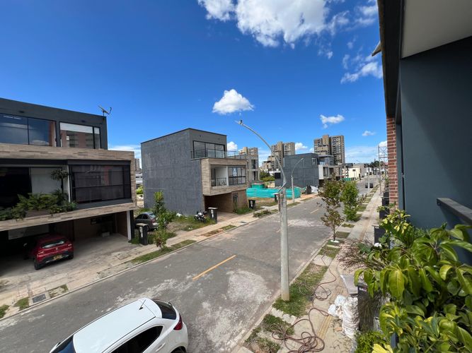 Casa de 4 alcobas en venta en El Diamante, Medellín, 240 m² · foto 12 de 12