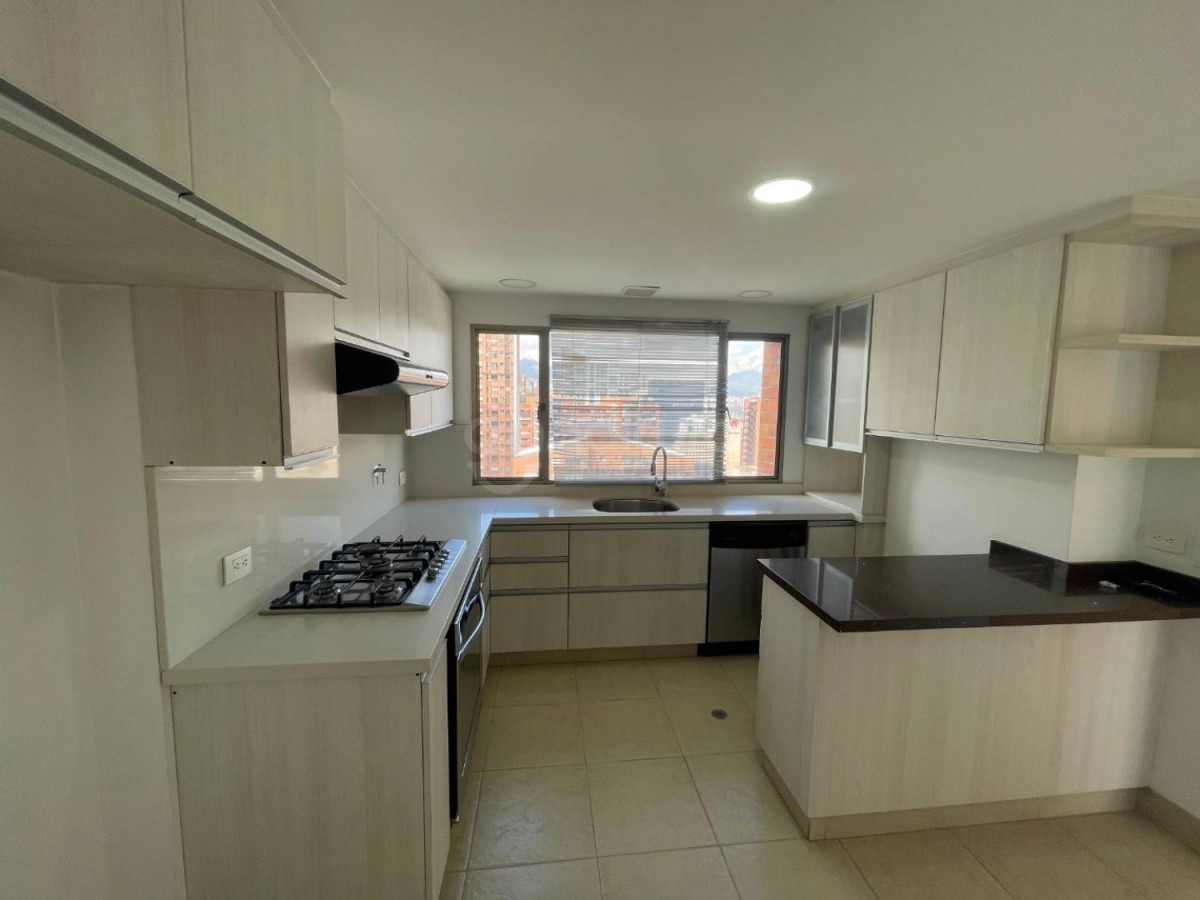 Apartamento en venta en El Poblado, Medellín 3