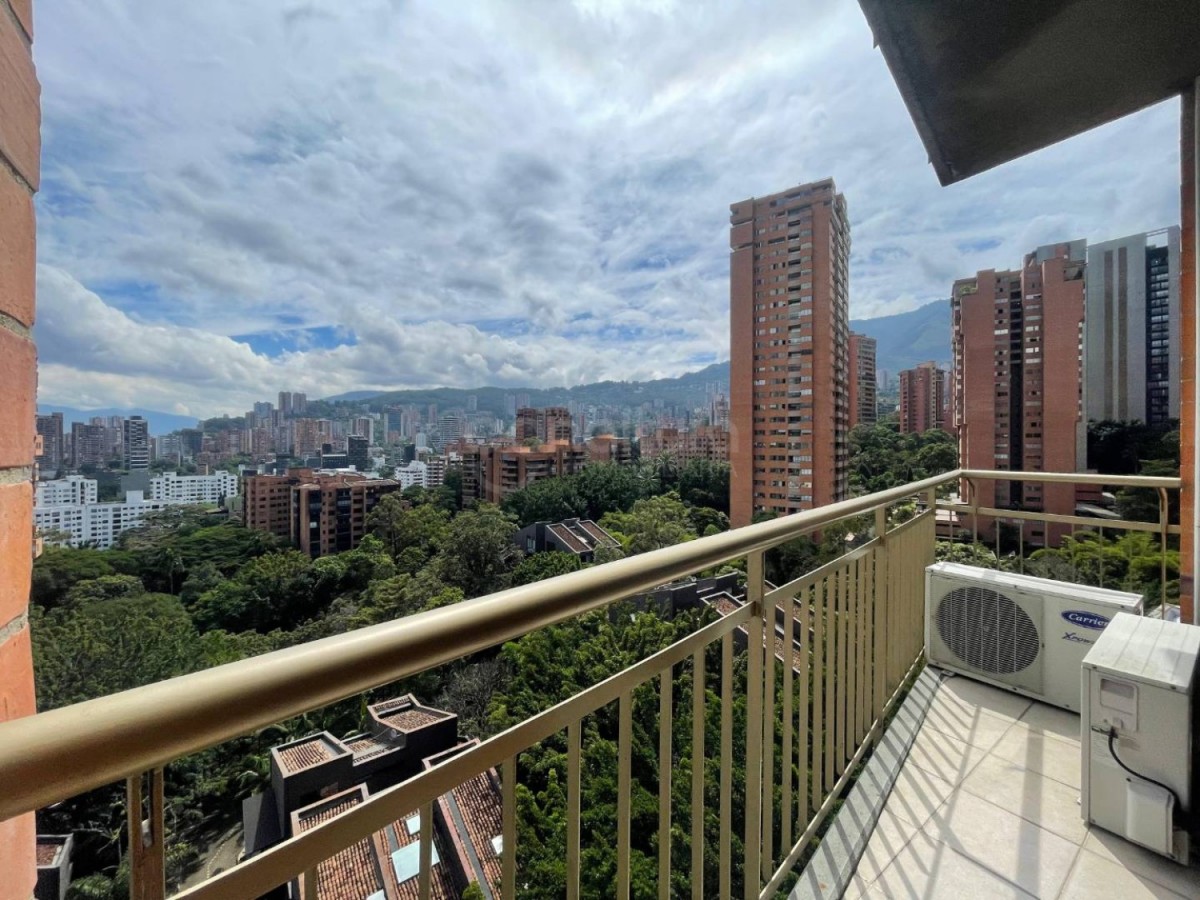 Apartamento en venta en El Poblado, Medellín · foto 9 de 24