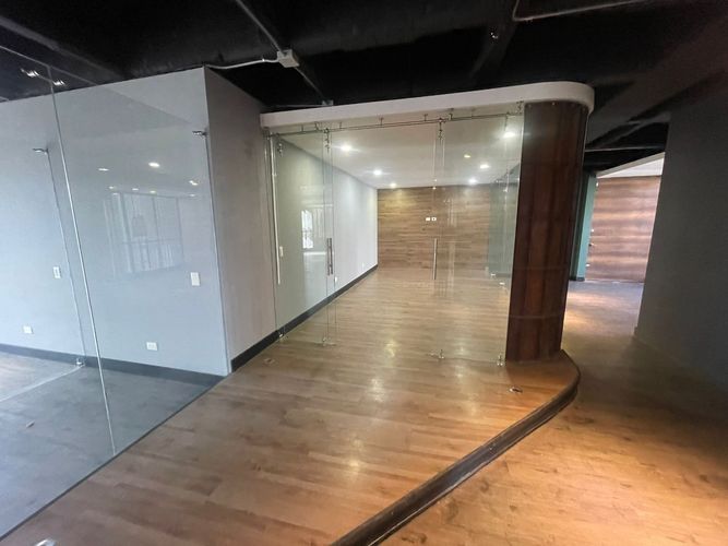 Oficina en arriendo en Las Lomas No.2, Medellín, 250 m² · foto 2 de 18