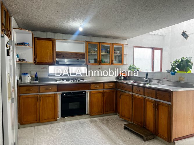 Casa de 3 alcobas en venta en Los Bossa, Cota, 278 m² · foto 2 de 24