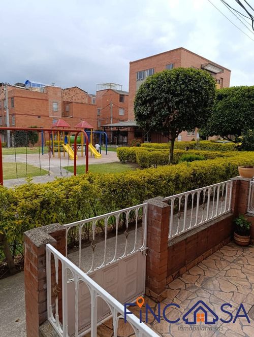 Casa de 3 alcobas en venta en San Mateo, Soacha, 90 m² · foto 2 de 11