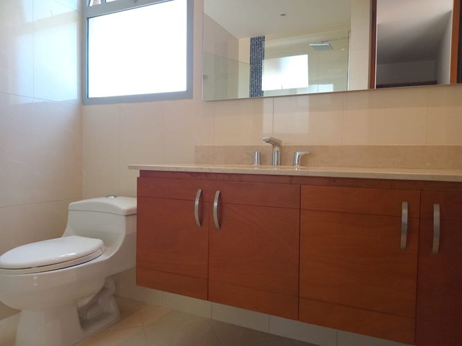 Apartamento de 2 alcobas en arriendo en El Poblado, Medellín, 175 m² · foto 19 de 20