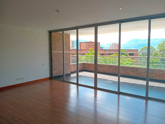 Apartamento de 2 alcobas en arriendo en El Poblado, Medellín, 175 m² · foto 3 de 20