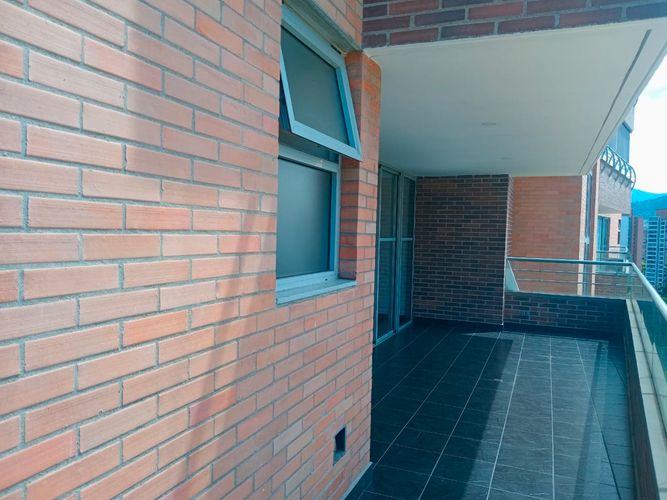 Apartamento de 2 alcobas en arriendo en El Poblado, Medellín, 175 m² · foto 18 de 20