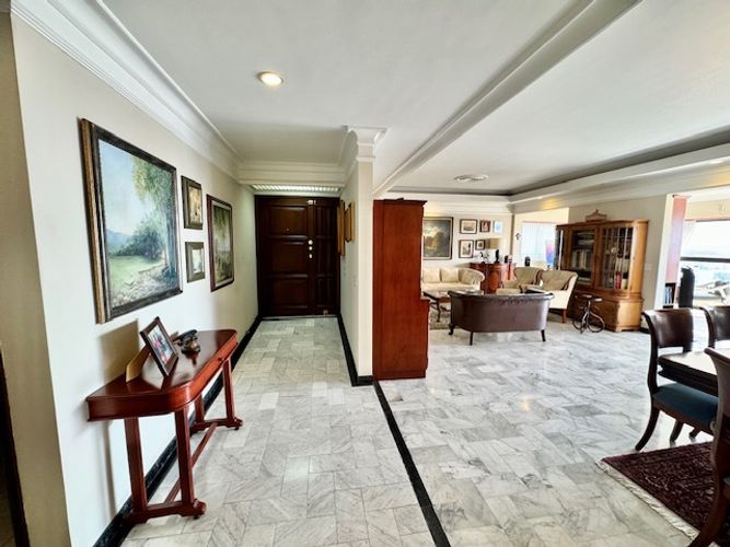 Apartamento de 3 alcobas en venta en Santa Monica, Cali, 245 m² · foto 4 de 18