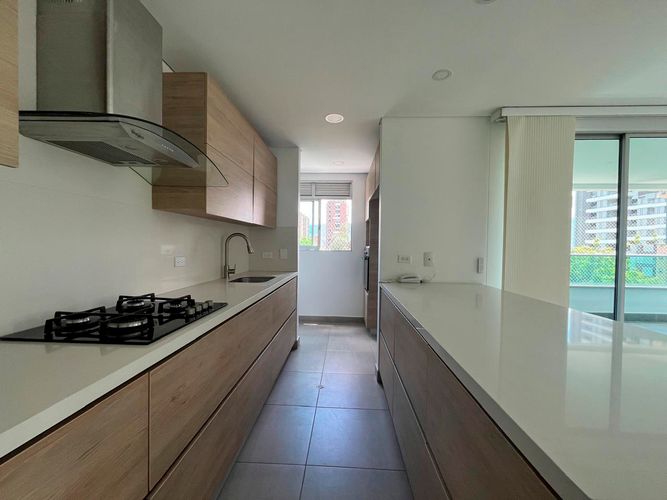 Apartamento de 3 alcobas en arriendo en El Poblado, Medellín, 125 m² · foto 4 de 19