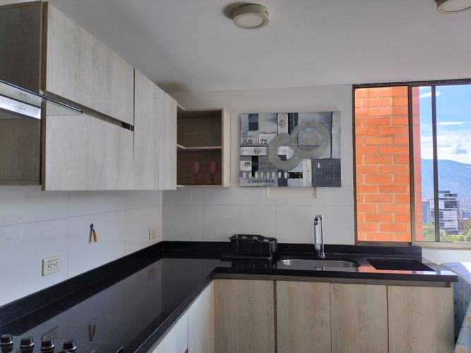 Apartamento de 2 alcobas en arriendo en El Poblado, Medellín, 80 m² · foto 5 de 17