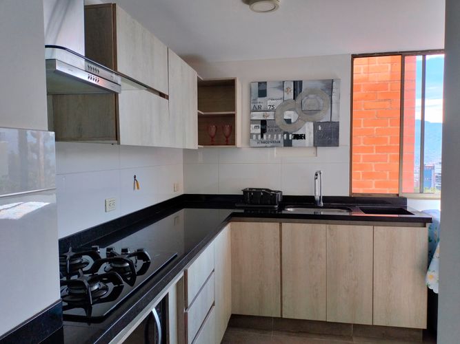 Apartamento de 2 alcobas en arriendo en El Poblado, Medellín, 80 m² · foto 4 de 17