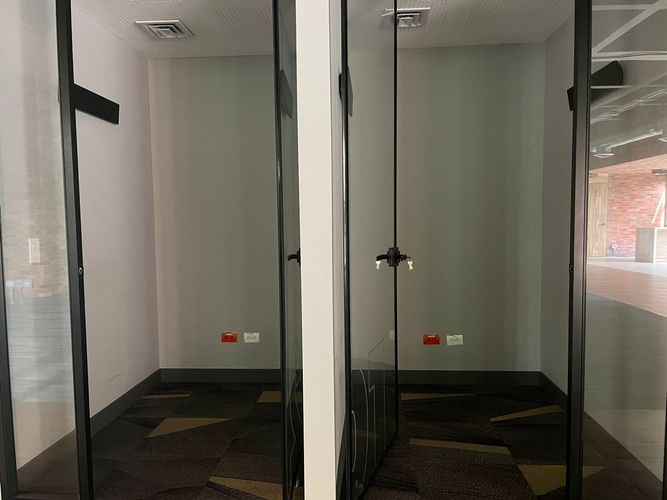 Oficina en arriendo en El Poblado, Medellín, 300 m² · foto 11 de 11