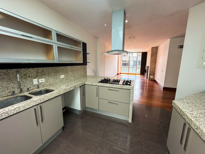 Apartamento de 3 alcobas en venta en Chicó Reservado, Bogotá, 160 m² · foto 2 de 18
