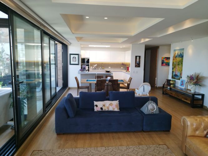 Apartamento de 2 alcobas en venta en Los Rosales, Bogotá, 185 m² · foto 2 de 24
