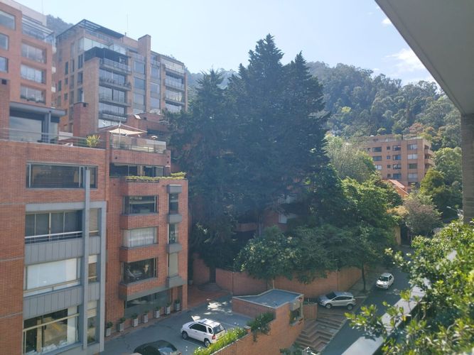 Apartamento de 2 alcobas en venta en Los Rosales, Bogotá, 185 m² · foto 23 de 24