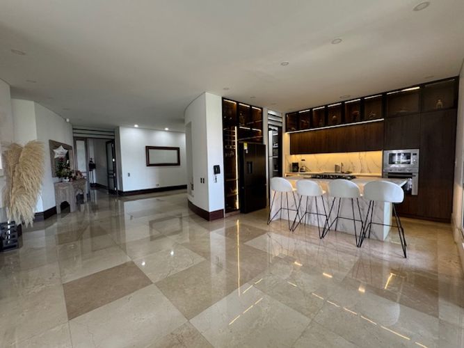 Apartamento de 4 alcobas en venta en Aguacatal, Cali, 320 m² · foto 2 de 20