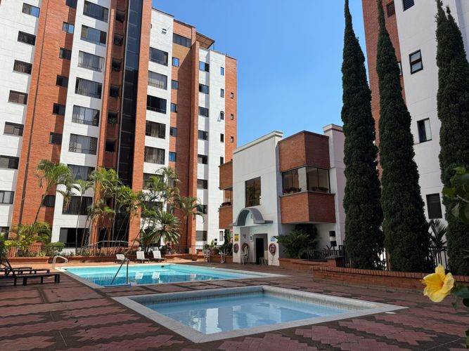 Apartamento de 4 alcobas en venta en La Hacienda, Cali, 220 m² · foto 1 de 24