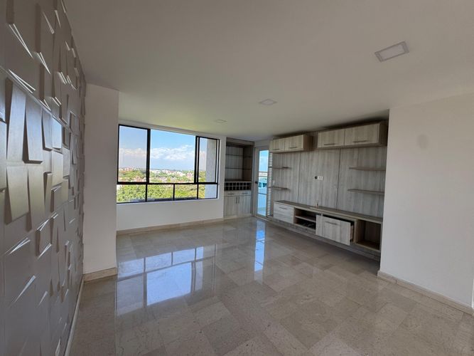 Apartamento de 4 alcobas en venta en La Hacienda, Cali, 220 m² · foto 2 de 24