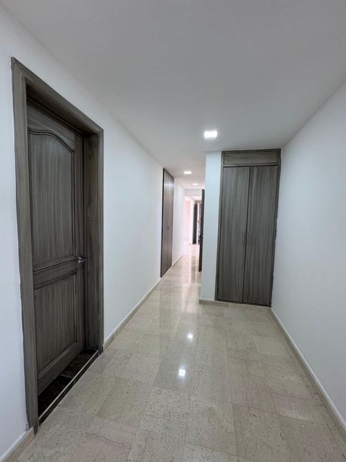 Apartamento de 4 alcobas en venta en La Hacienda, Cali, 220 m² · foto 18 de 24
