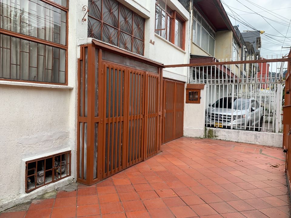 Casa en venta en San Luis, Bogotá · foto 3 de 24