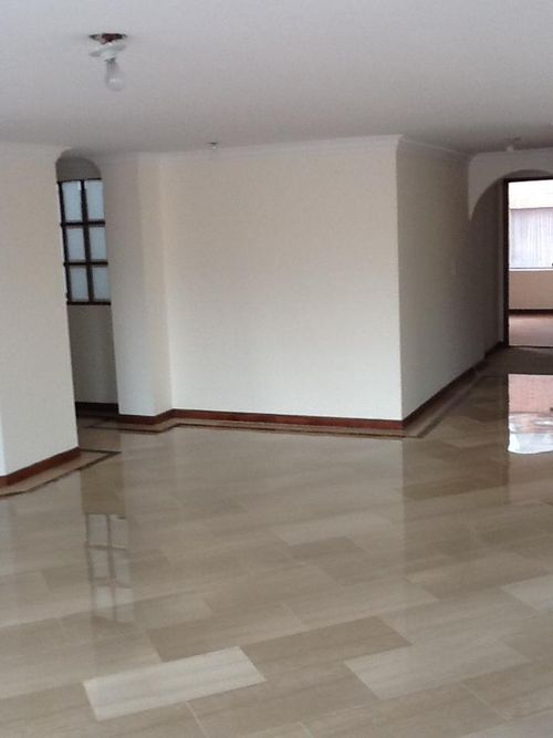 Apartamento de 3 alcobas en venta en Santa Barbara, Bogotá, 226 m² · foto 5 de 11