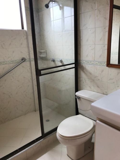 Apartamento de 3 alcobas en venta en Santa Barbara, Bogotá, 226 m² · foto 9 de 11
