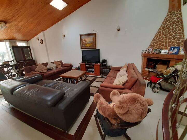 Casa en venta en Los Andes, Bogotá · foto 3 de 24