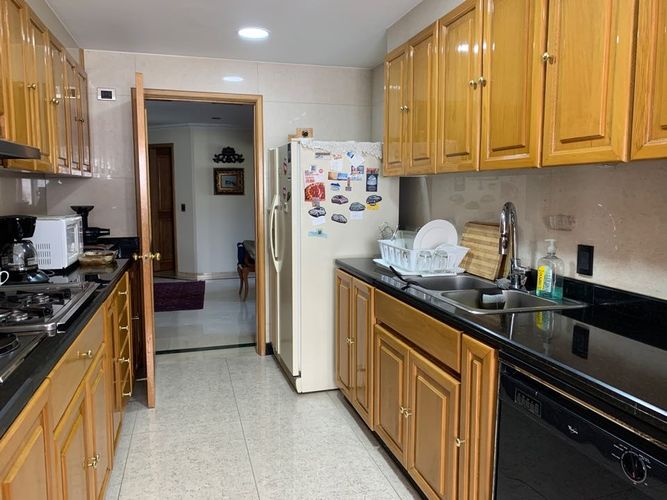 Apartamento de 3 alcobas en venta en La Carolina, Bogotá, 211 m² · foto 3 de 20