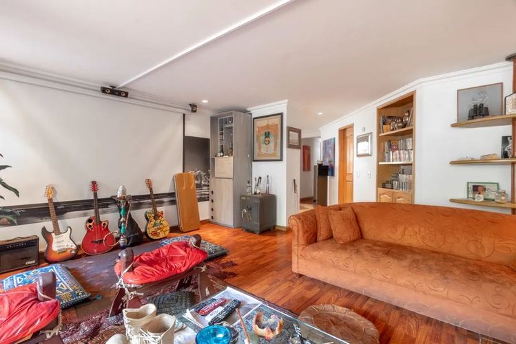 Apartamento de 3 alcobas en venta en Los Rosales, Bogotá, 178 m² · foto 2 de 17