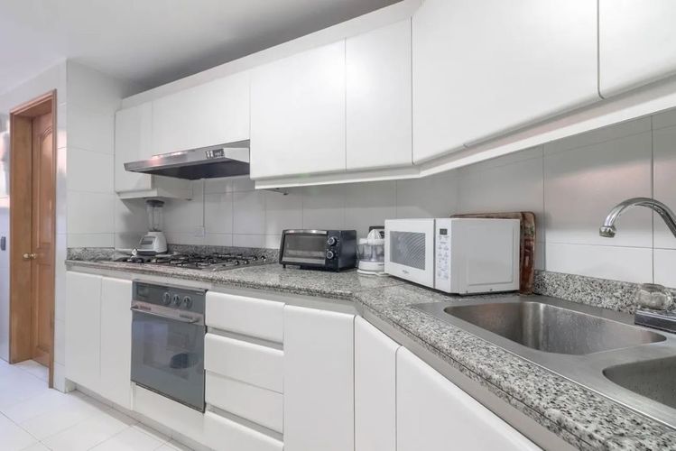 Apartamento de 3 alcobas en venta en Los Rosales, Bogotá, 178 m² · foto 6 de 17