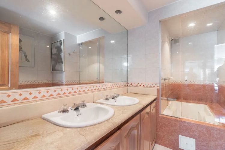 Apartamento de 3 alcobas en venta en Los Rosales, Bogotá, 178 m² · foto 16 de 17