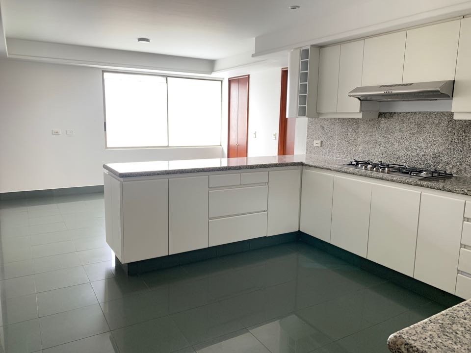 Apartamento en venta en Los Rosales, Bogotá · foto 2 de 22