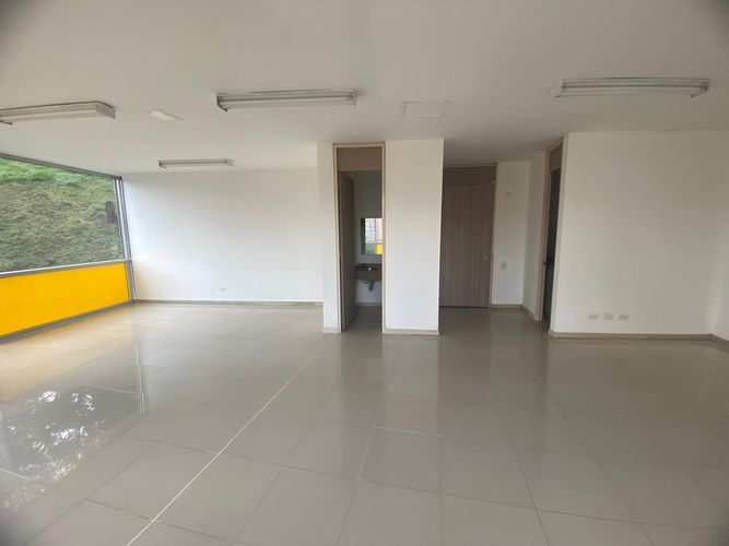Oficina en arriendo en El Poblado, Medellín, 70 m² · foto 3 de 16
