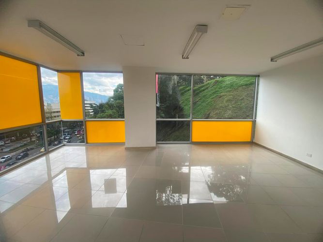 Oficina en arriendo en El Poblado, Medellín, 70 m² · foto 7 de 16