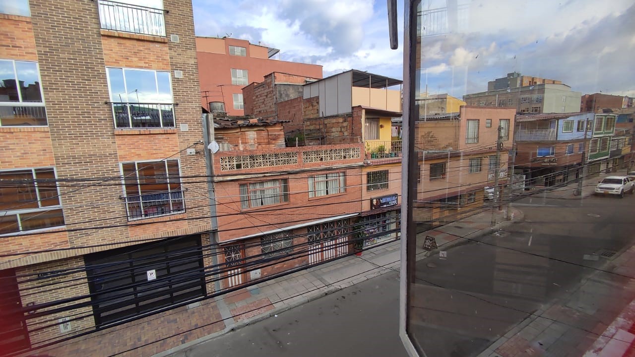 Casa en venta en Engativá, Bogotá · foto 2 de 17