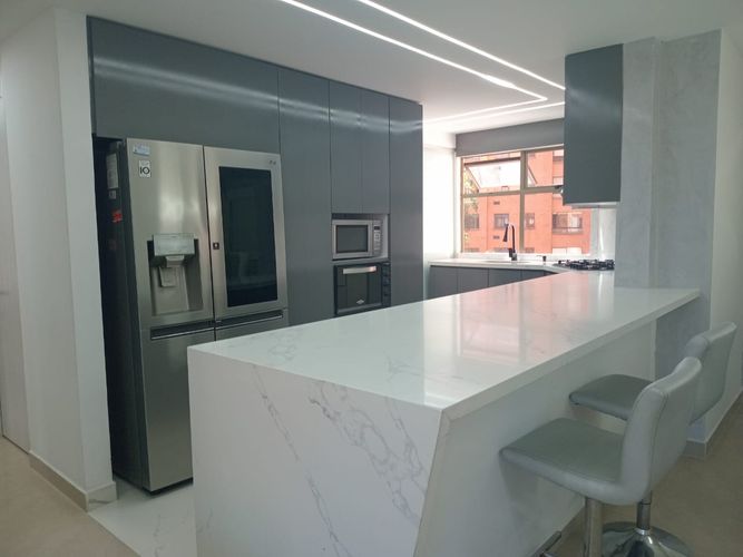 Apartamento de 3 alcobas en arriendo en El Castillo, Medellín, 157 m² · foto 7 de 20