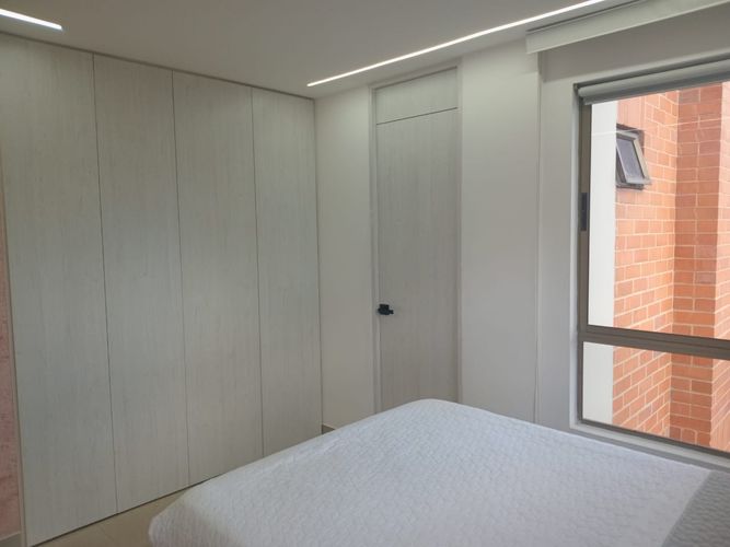 Apartamento de 3 alcobas en arriendo en El Castillo, Medellín, 157 m² · foto 12 de 20